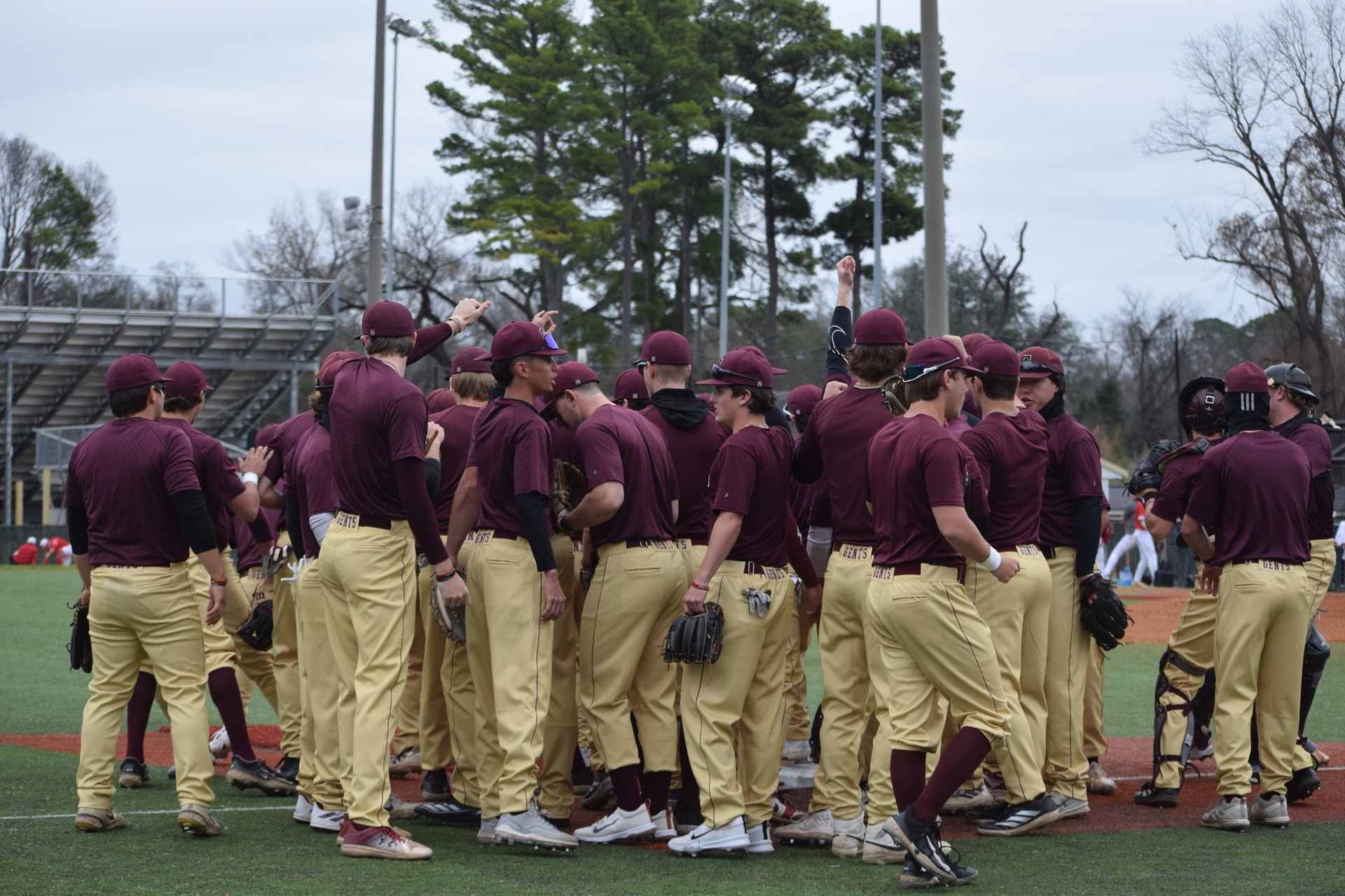 The Diamond Gents fell 10-5 on Friday night at Concordia.

PHOTO: Karen McLaughlin