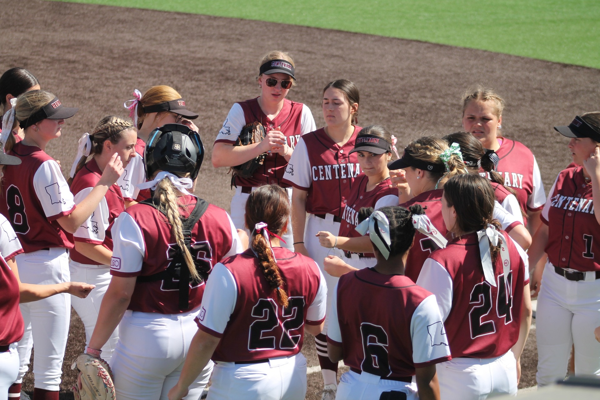 Ladies Split Doubleheader With McMurry