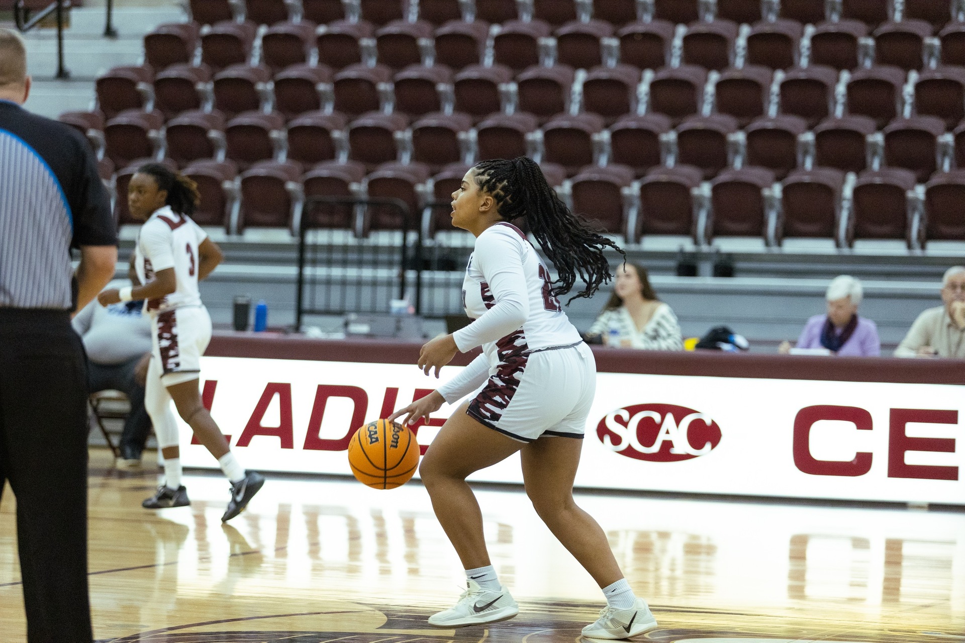 Neveah Rivera led all scorers with 16 points on Tuesday.