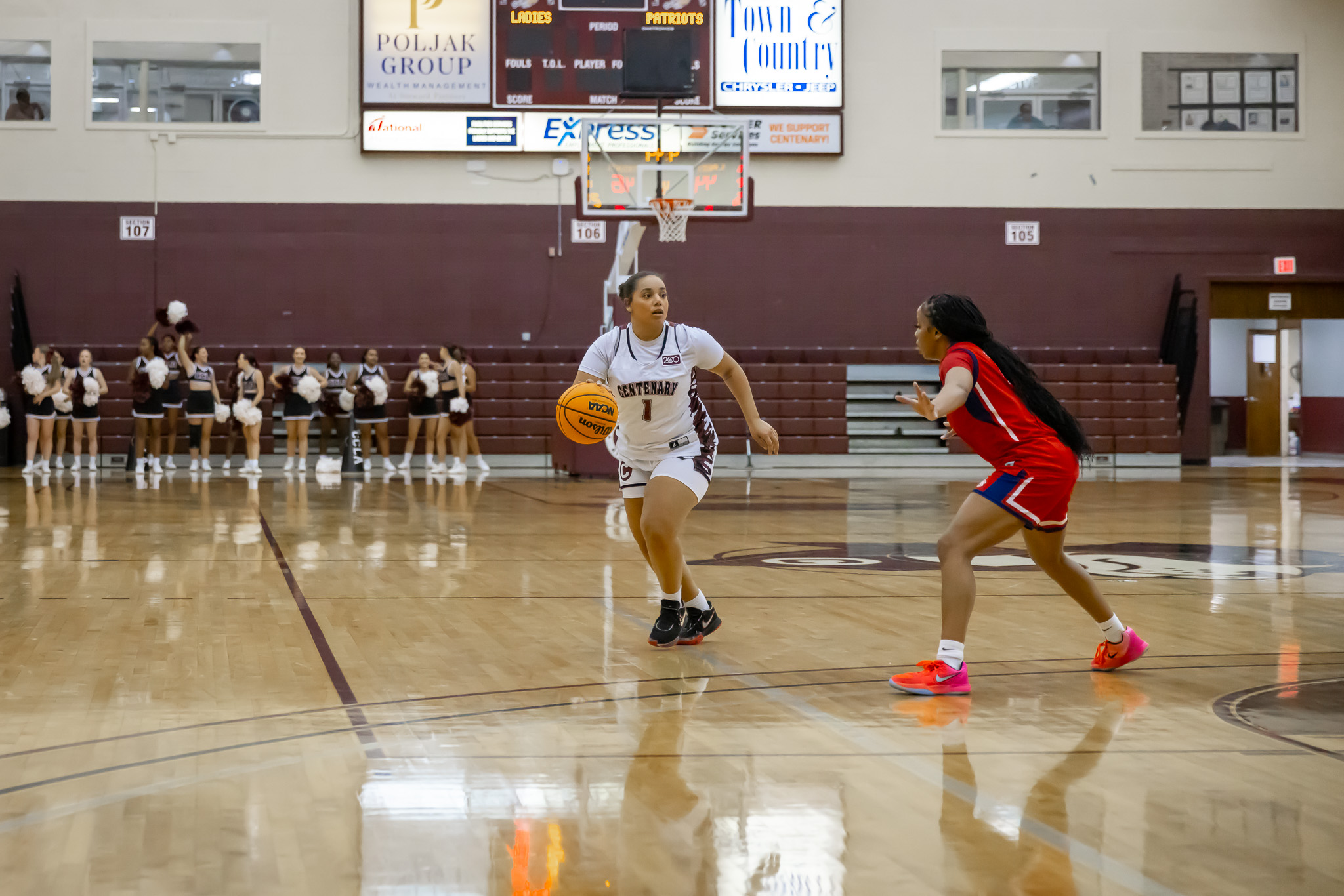Senior F&nbsp;Layla Powell&nbsp;(Fort Worth, Texas) and the Ladies aim to remain unbeaten in league play on Friday night at home.

PHOTO: Calvin Hearns